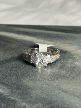 Beautiful Silver-Tone Cubic Zirconia Ring *size 9*